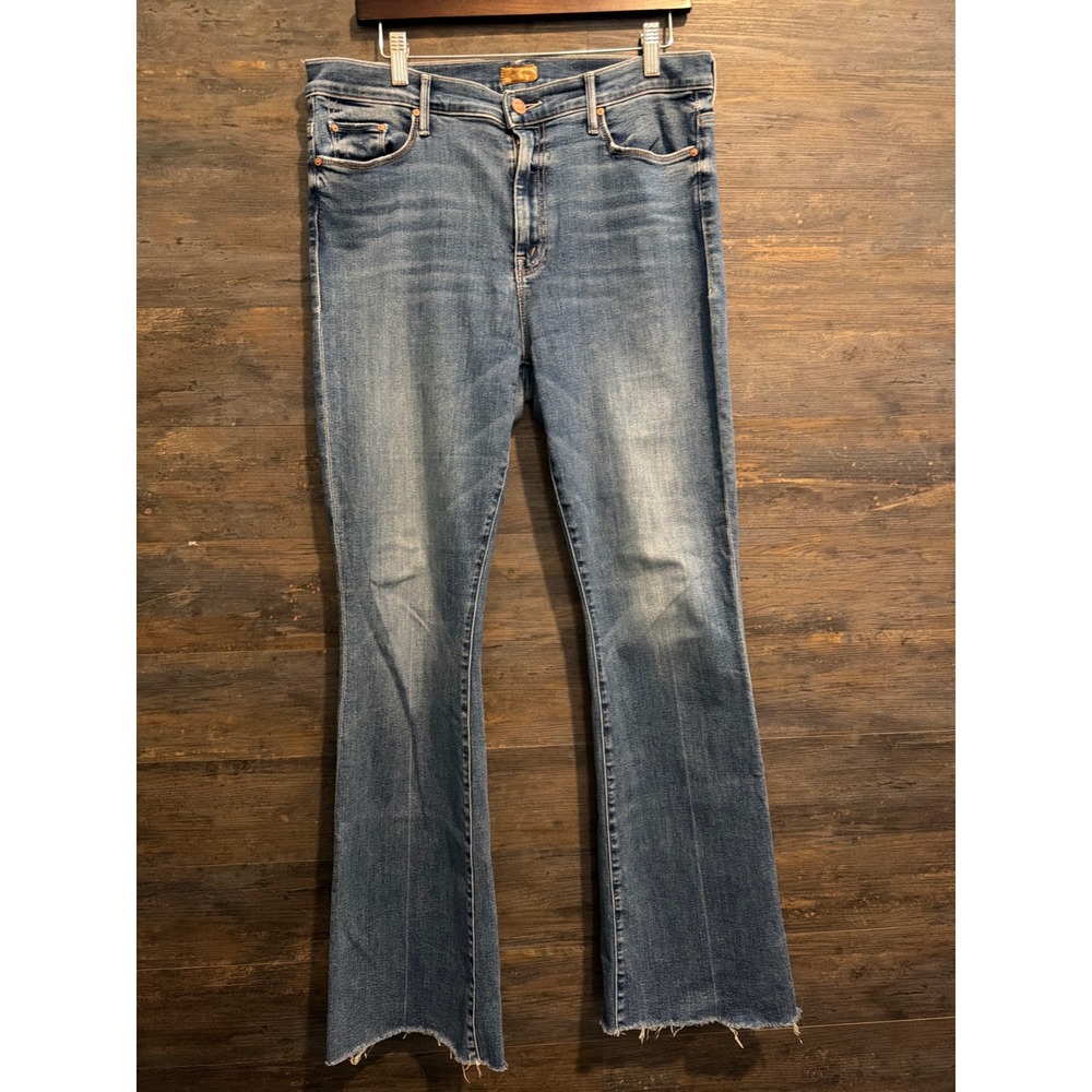 MOTHER The Weekender Fray Jeans Walking On Coals Blue Flare Raw Hem Size 33